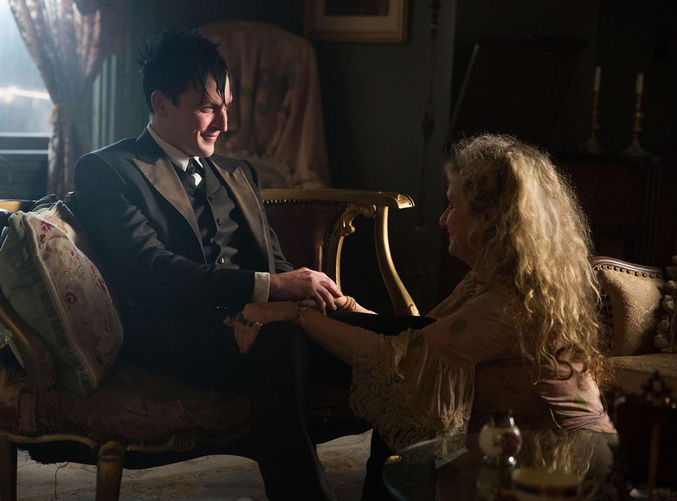 Gotham (2014) : Photo Carol Kane, Robin Lord Taylor