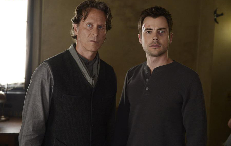 Helix : Photo Steven Weber, Matt Long