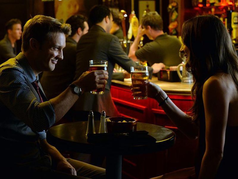 Pretty Little Liars : Photo Troian Bellisario, Oliver Kieran-Jones
