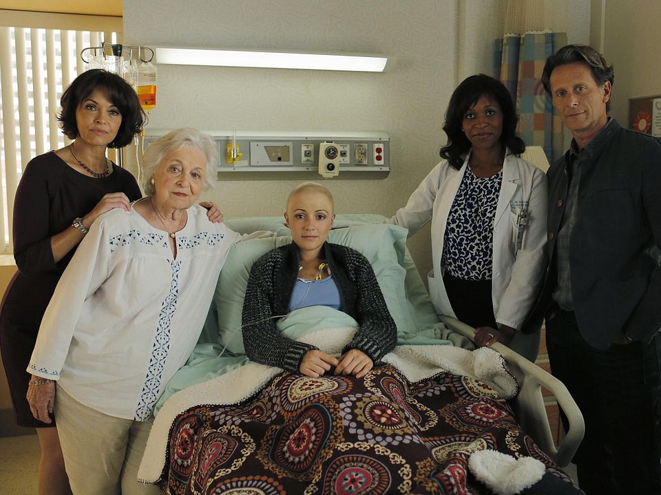Chasing Life : Photo Mary Page Keller, Italia Ricci, Steven Weber, Rebecca Schull