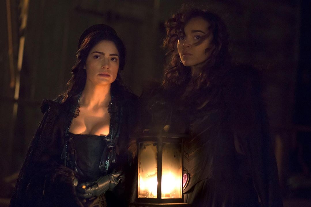 Salem : Photo Ashley Madekwe, Janet Montgomery