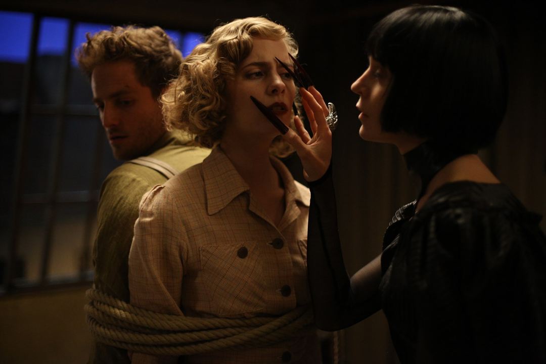 Therapy for a Vampire : Photo Jeanette Hain, Cornelia Ivancan, Dominic Oley