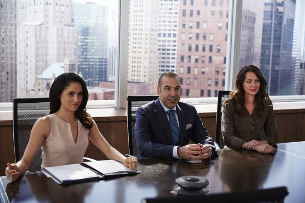 Suits : avocats sur mesure : Photo Meghan Markle, Amy Acker, Rick Hoffman