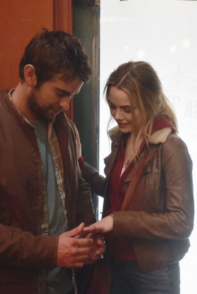 Blood and Oil : Photo Chace Crawford, Rebecca Rittenhouse