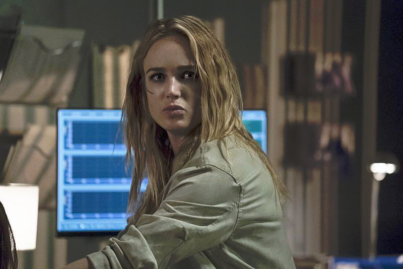 Arrow : Affiche Caity Lotz