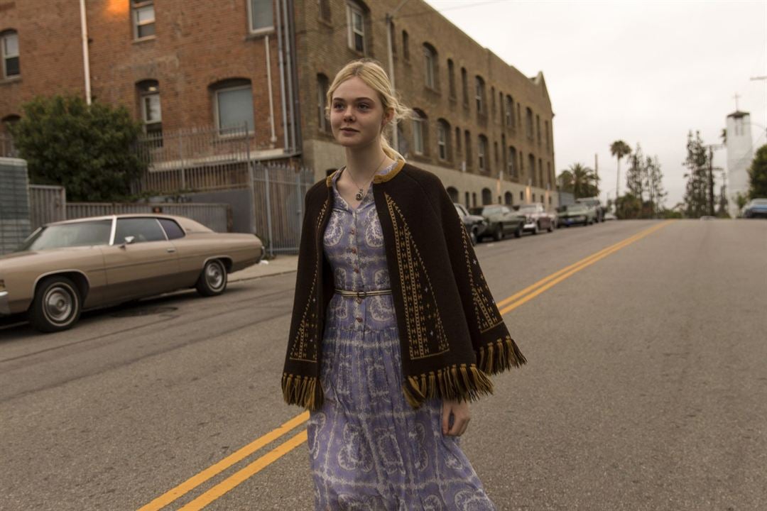 Low Down : Photo Elle Fanning