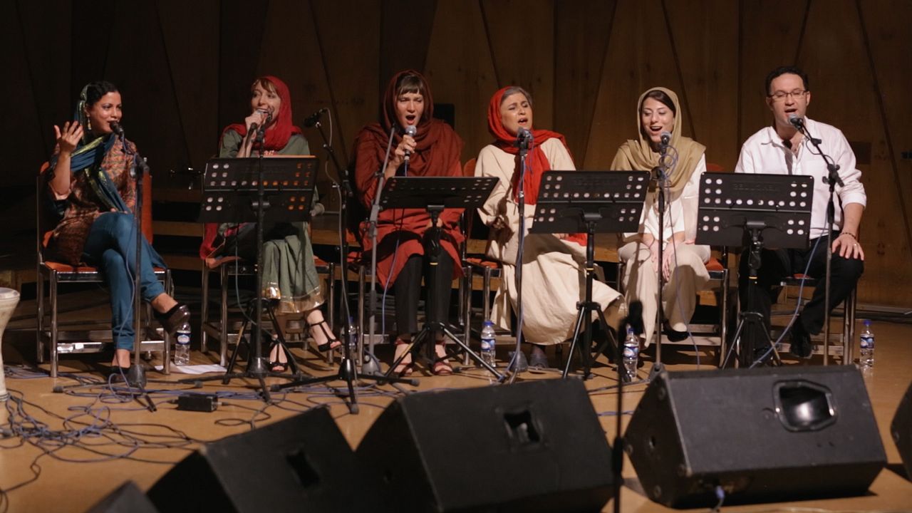 No Land's Song : Photo