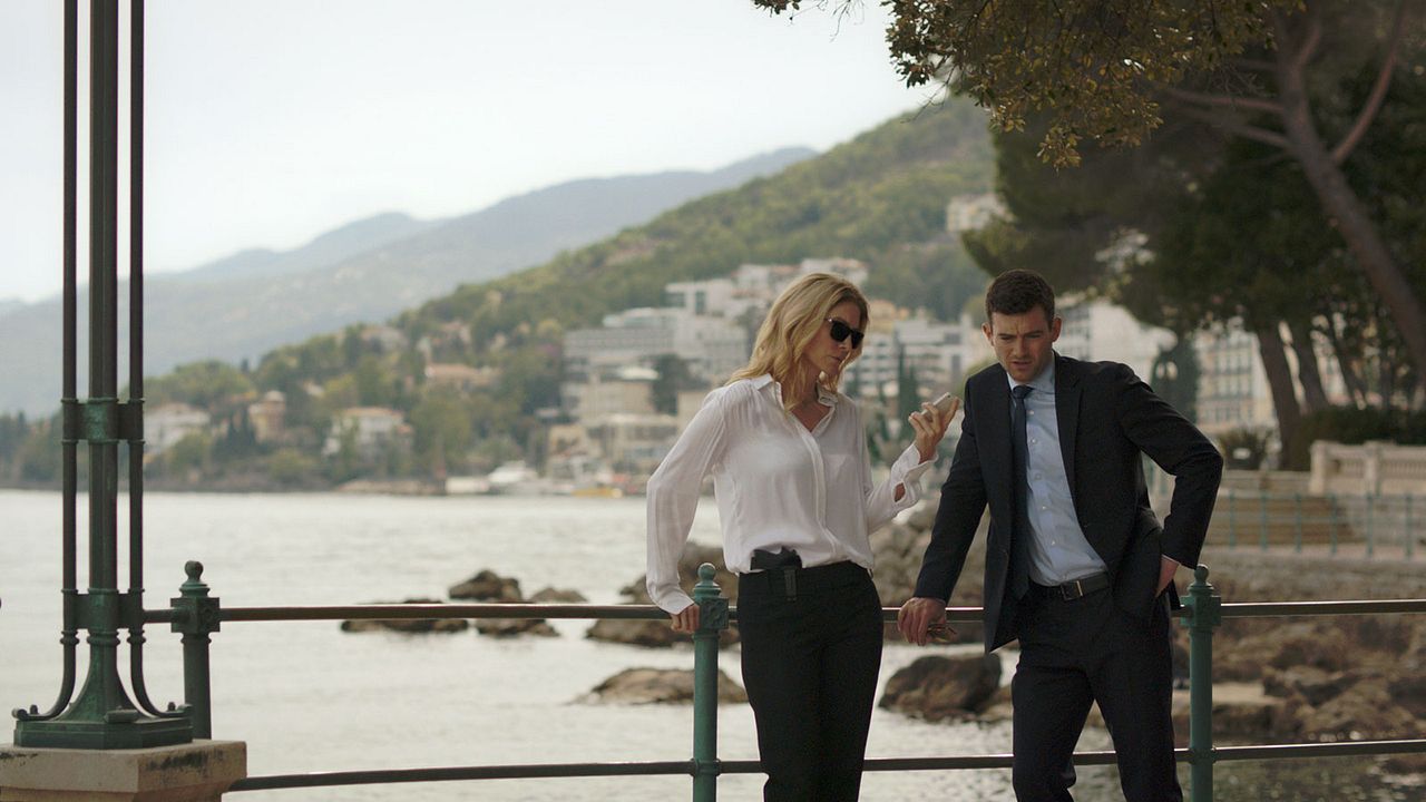Crossing Lines : Photo Elizabeth Mitchell, Stuart Martin