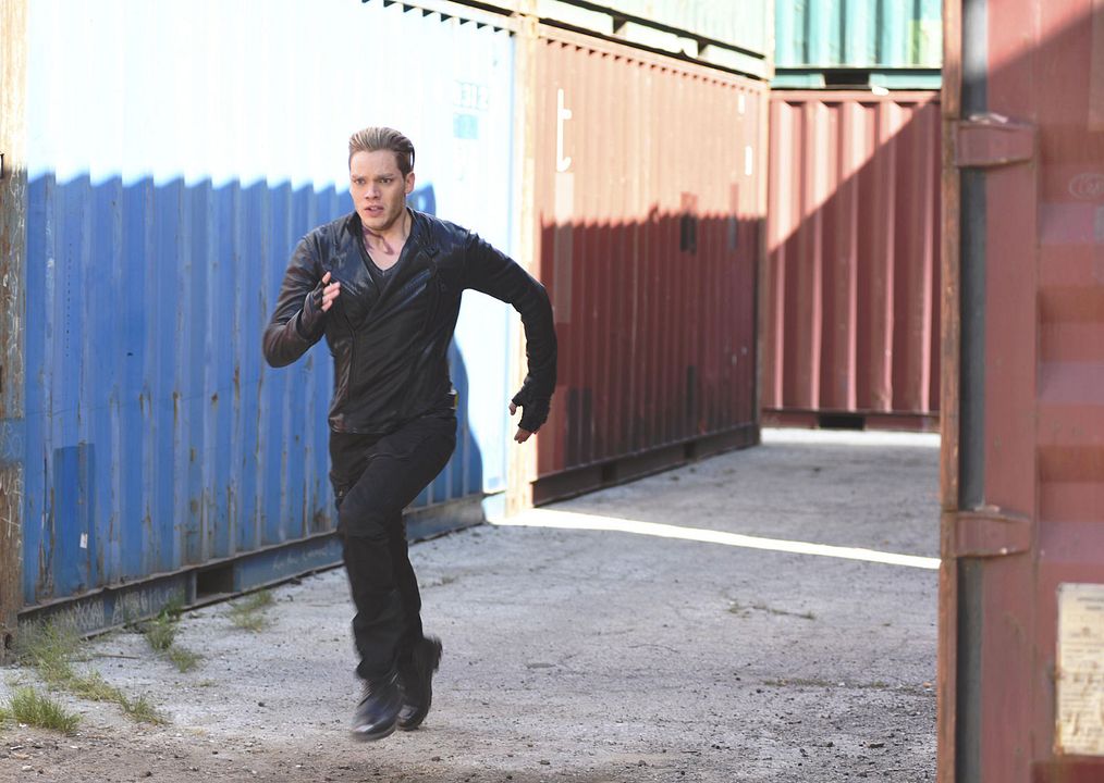 Shadowhunters : Photo Dominic Sherwood