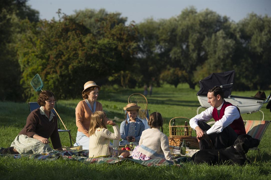 Grantchester : Photo Kacey Ainsworth, Tessa Peake-Jones, Al Weaver