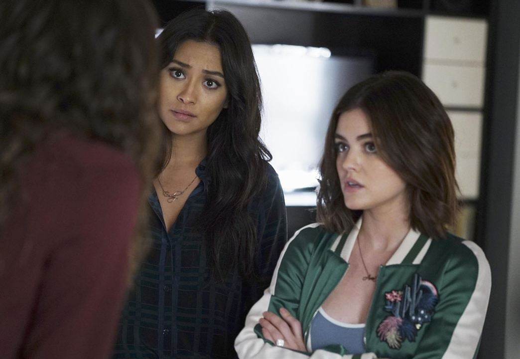 Pretty Little Liars : Photo Lucy Hale, Shay Mitchell