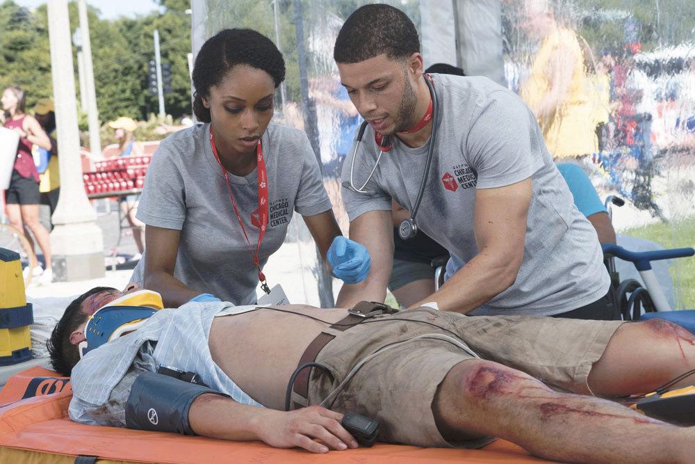 Chicago Med : Photo Roland Buck III, Yaya DaCosta