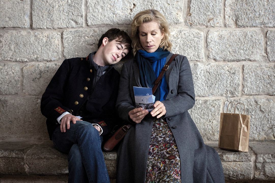 Departure : Photo Niamh Cusack, Alex Lawther
