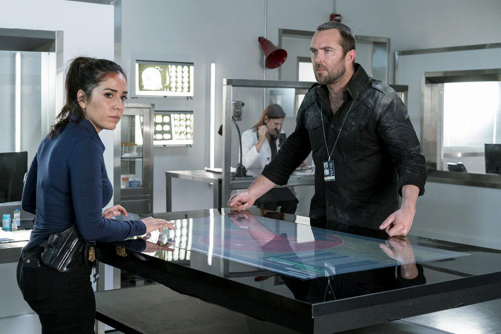 Blindspot : Photo Audrey Esparza, Sullivan Stapleton