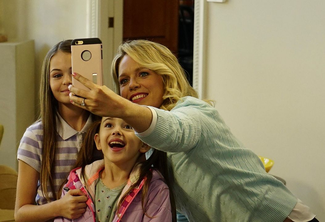 American Housewife (2016) : Photo Julia Butters, Jessica St. Clair