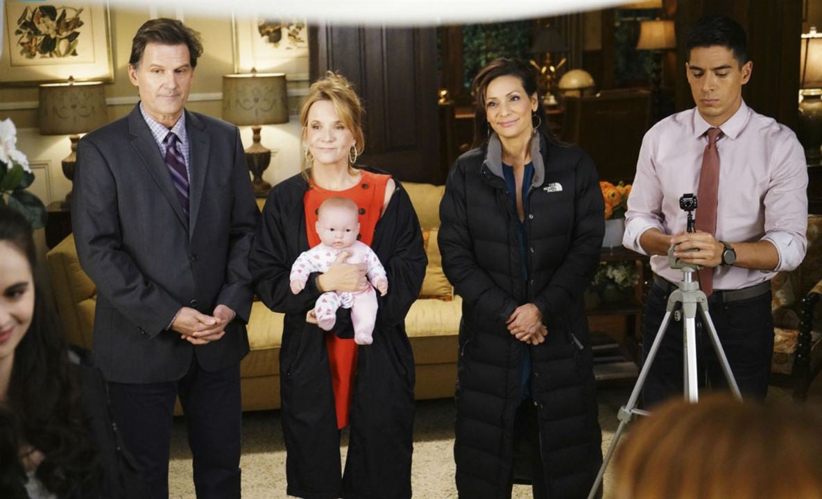 Switched : Photo Michael Galante, Lea Thompson, D. W. Moffett, Constance Marie