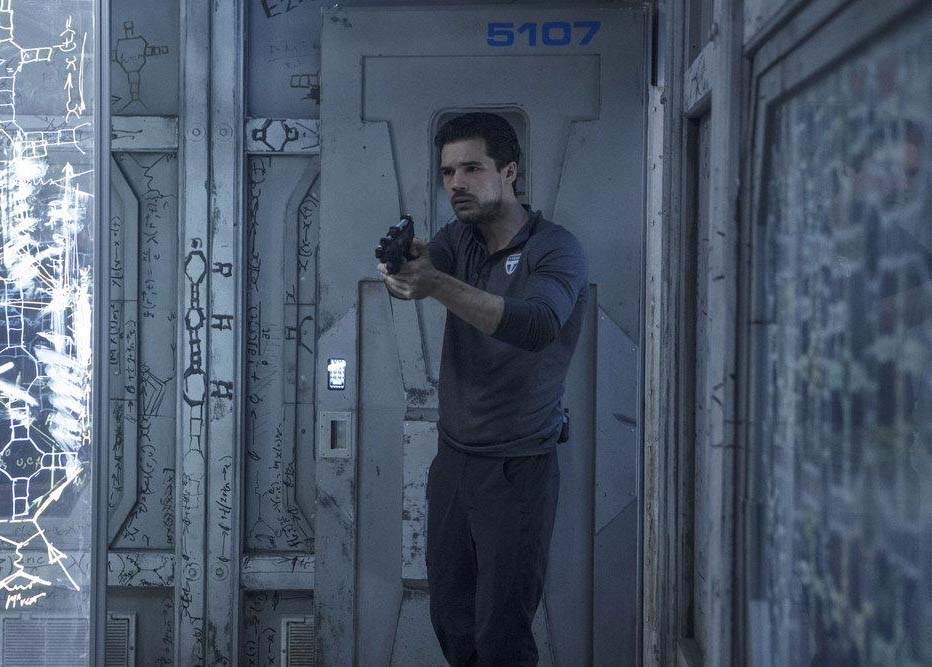 The Expanse : Photo Steven Strait