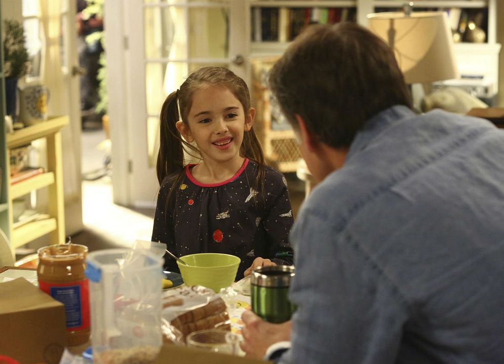 American Housewife (2016) : Photo Julia Butters