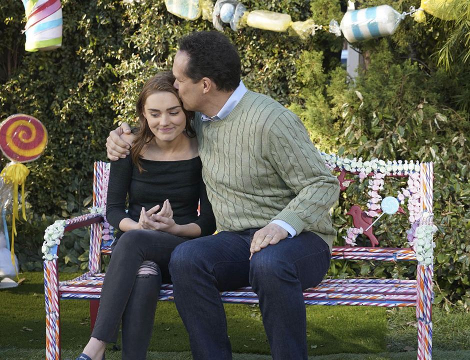 American Housewife (2016) : Photo Meg Donnelly, Diedrich Bader