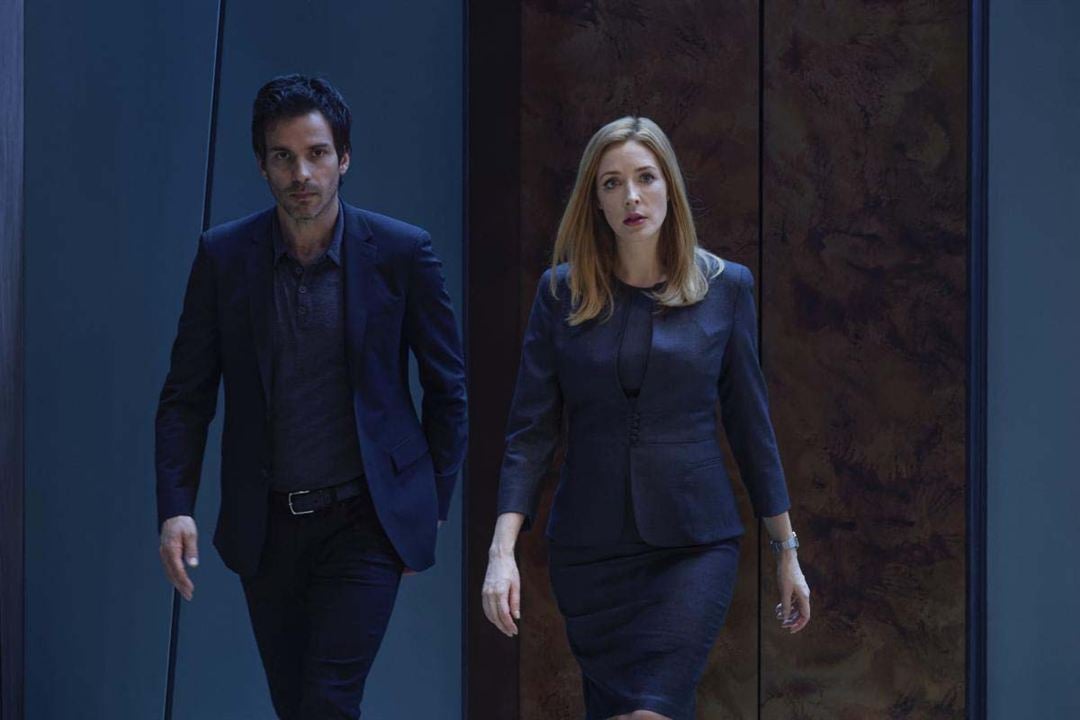 Salvation : Photo Jennifer Finnigan, Santiago Cabrera