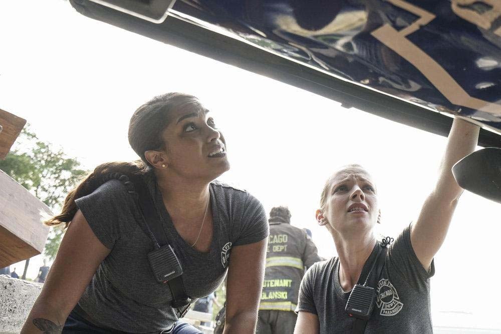 Chicago Fire : Photo Kara Killmer, Monica Raymund