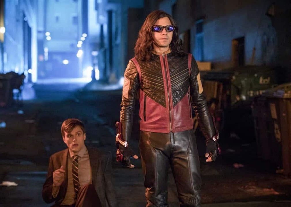 Flash (2014) : Photo Carlos Valdes, Hartley Sawyer