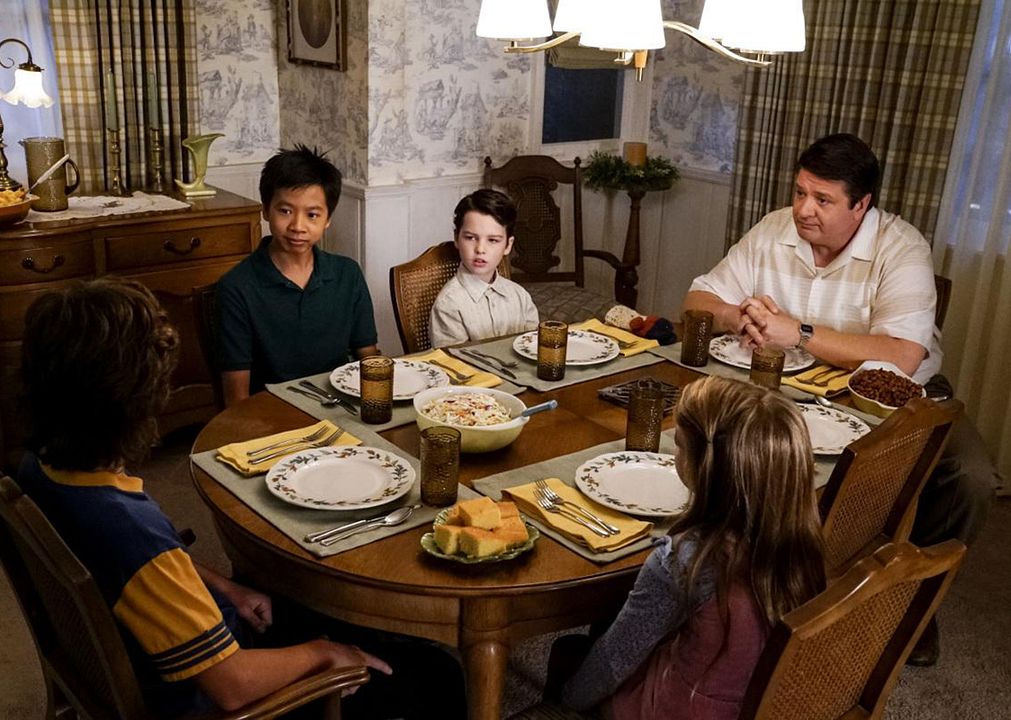 Young Sheldon : Photo Ryan Phuong, Lance Barber, Iain Armitage