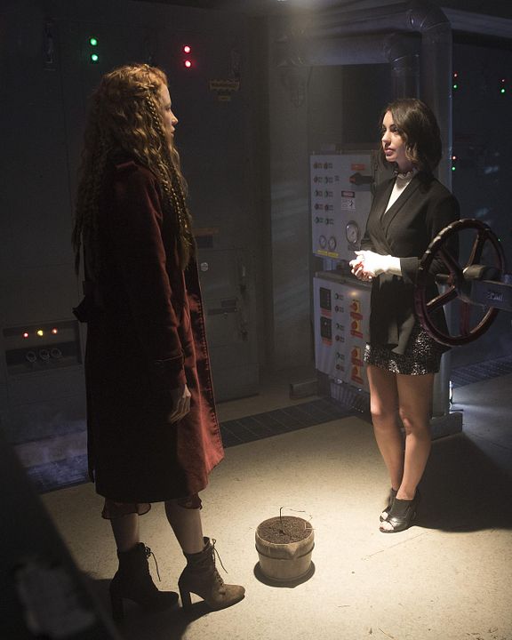 Once Upon a Time : Photo Adelaide Kane, Emma Booth