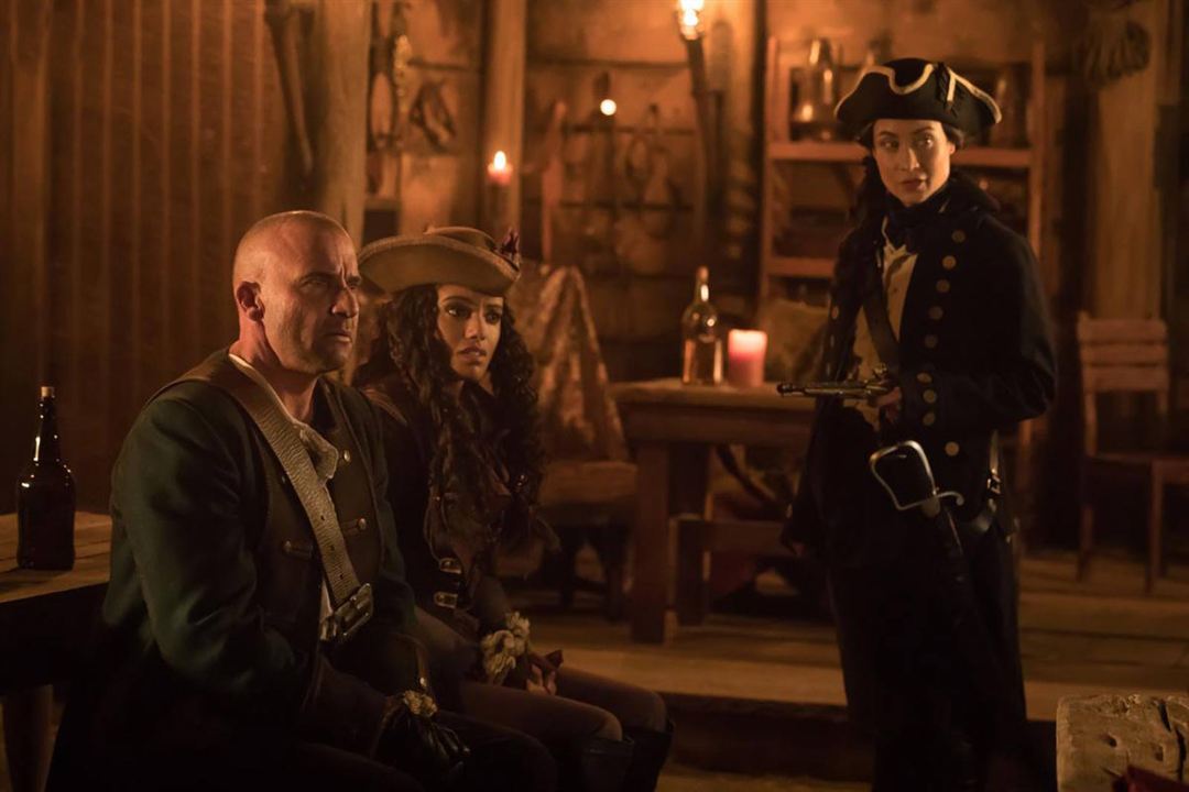 DC's Legends of Tomorrow : Photo Maisie Richardson-Sellers, Dominic Purcell, Courtney Ford