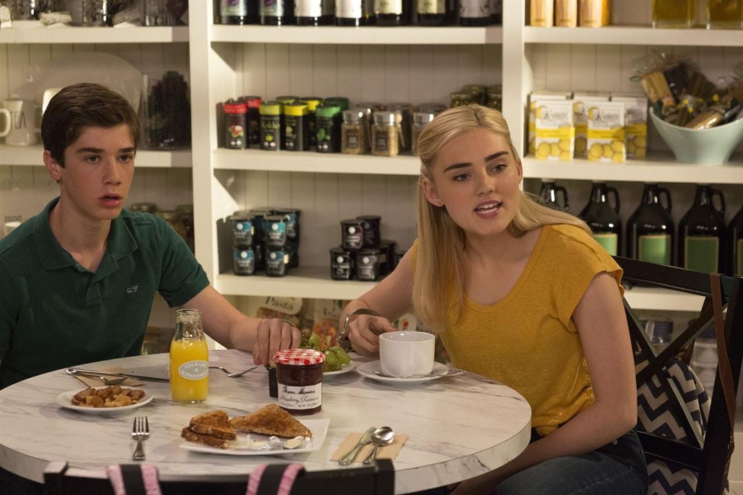 American Housewife (2016) : Photo Meg Donnelly, Daniel DiMaggio