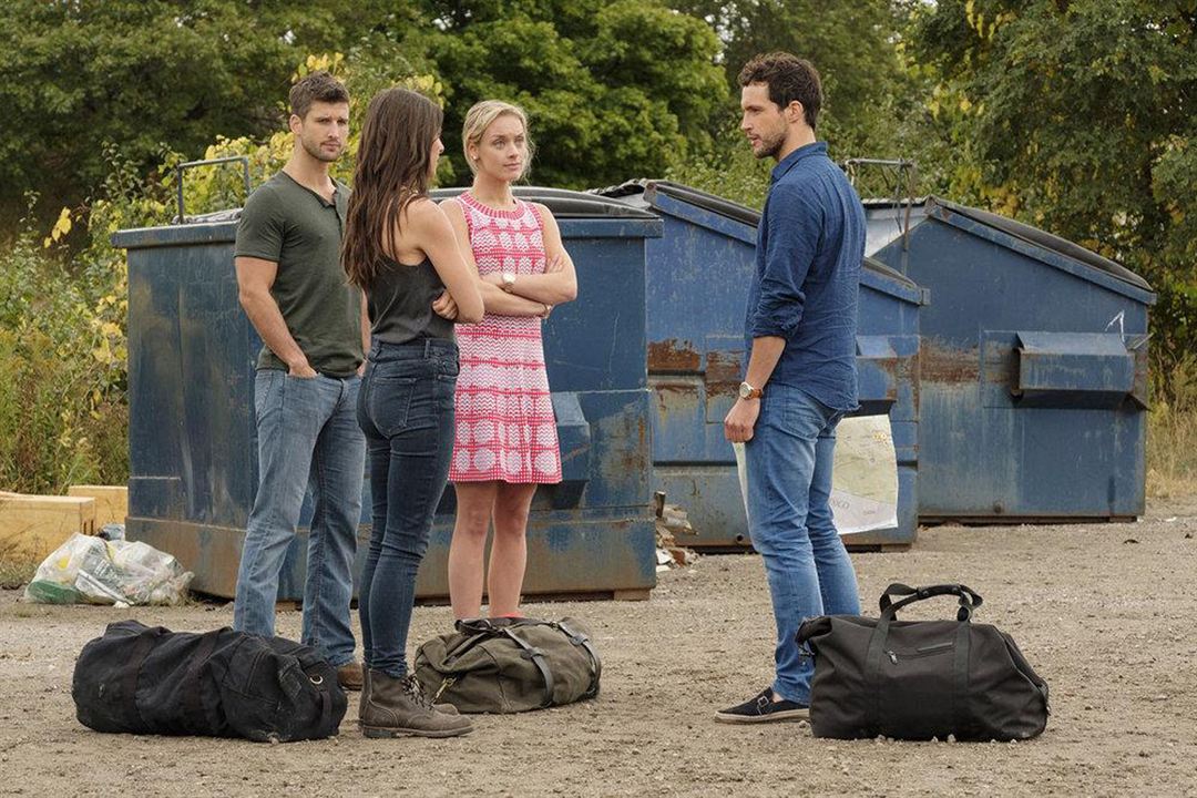 Imposters : Photo Rachel Skarsten, Parker Young, Rob Heaps