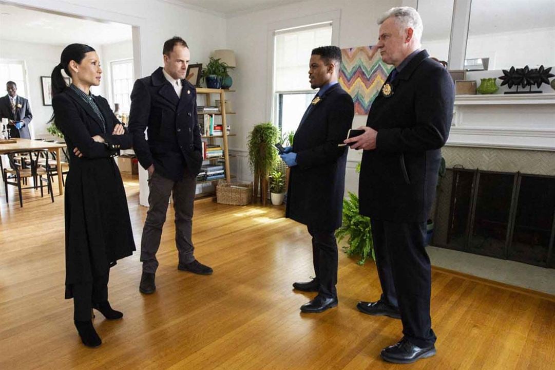 Elementary : Photo Lucy Liu, Jon Michael Hill, Aidan Quinn, Jonny Lee Miller