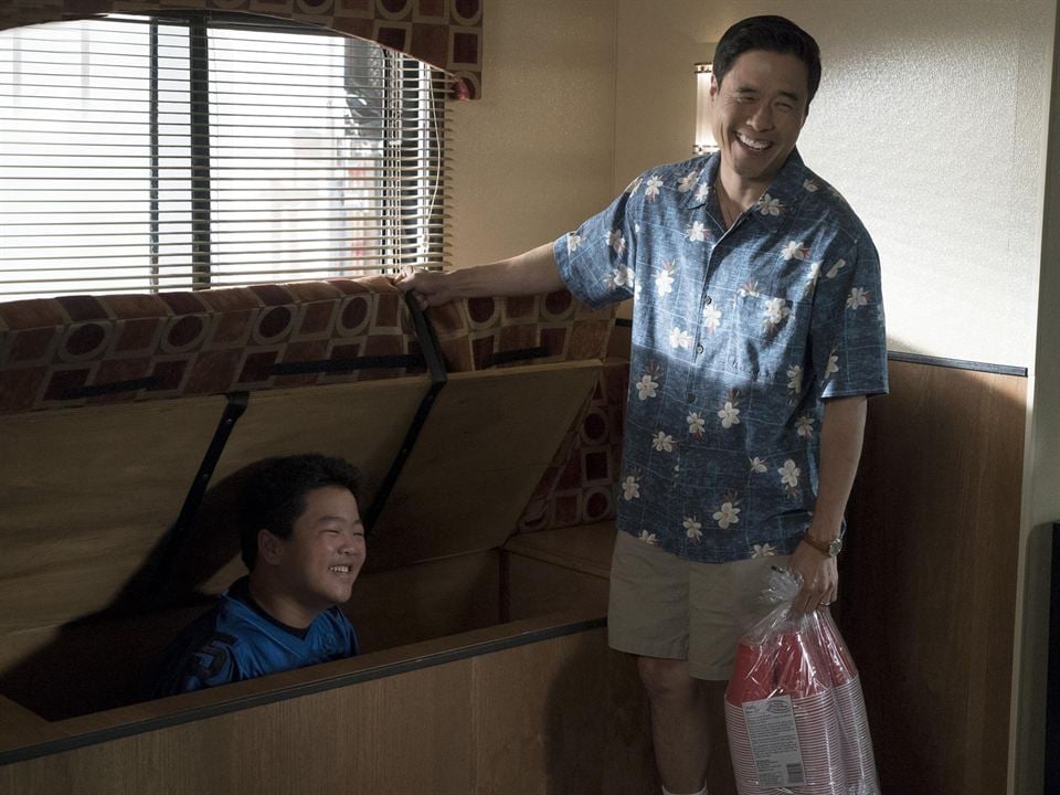 Bienvenue chez les Huang : Photo Randall Park, Hudson Yang