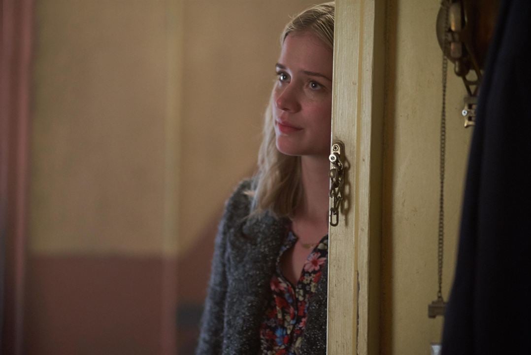 You : Photo Elizabeth Lail