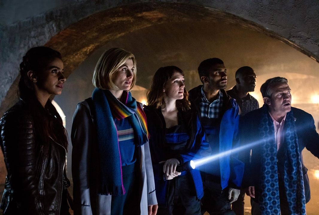 Doctor Who (2005) : Photo Tosin Cole, Bradley Walsh (II), Jodie Whittaker, Charlotte Ritchie, Nikesh Patel, Mandip Gill