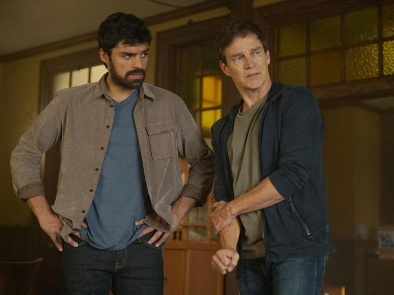 The Gifted : Photo Sean Teale, Stephen Moyer