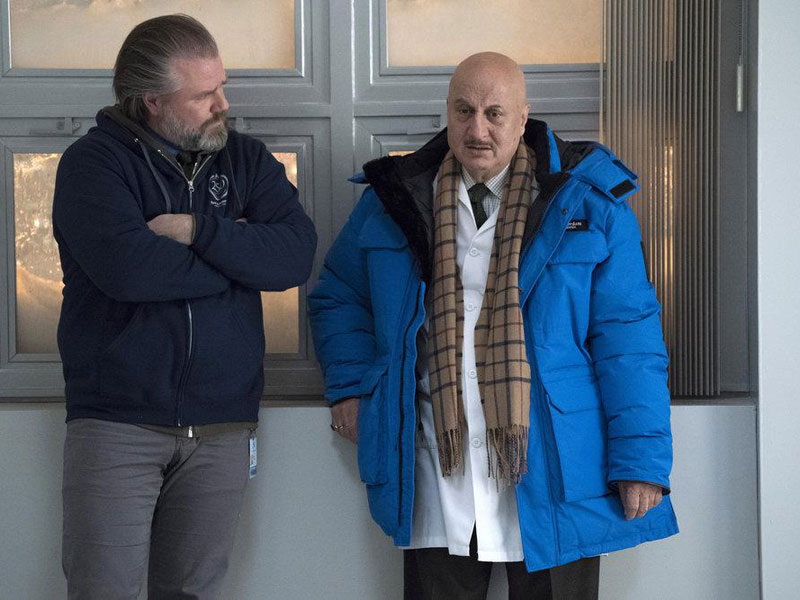 New Amsterdam (2018) : Photo Tyler Labine, Anupam Kher