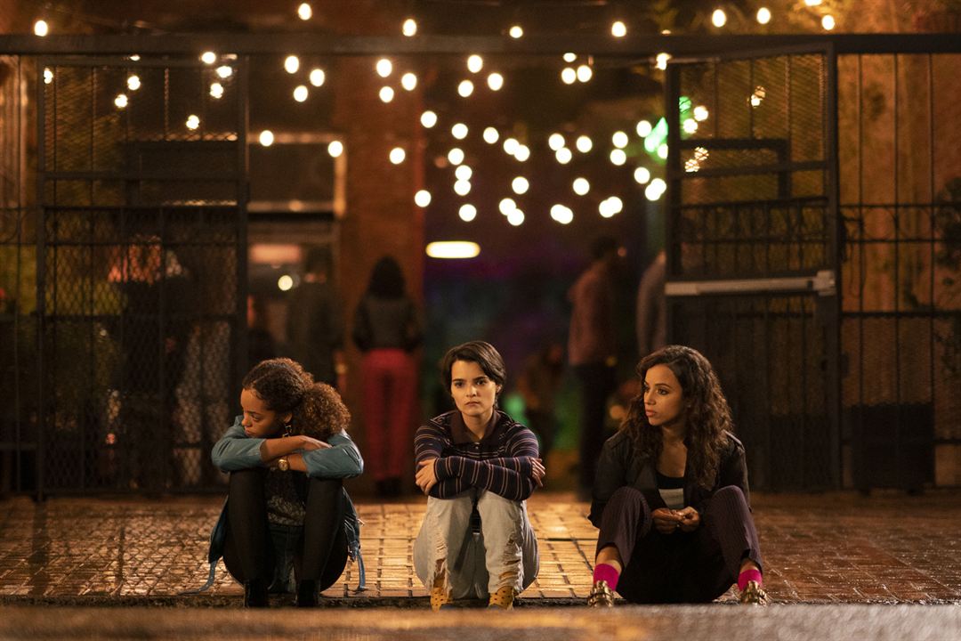 Trinkets : Photo Brianna Hildebrand, Kiana Madeira, Quintessa Swindell