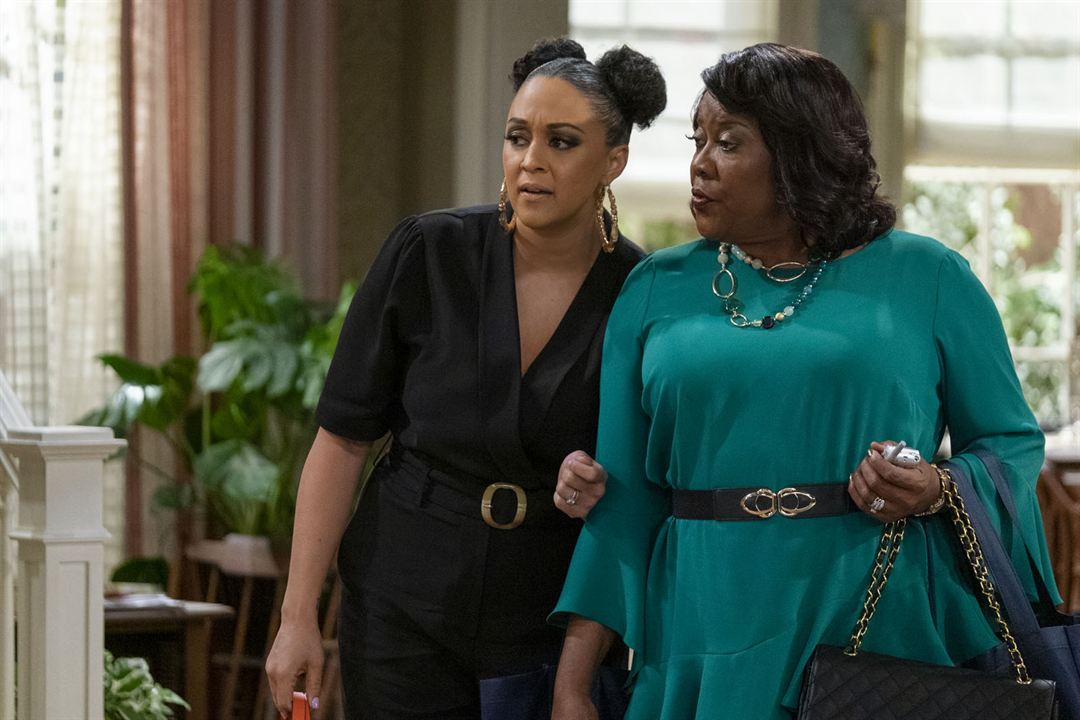 Photo Tia Mowry-Hardrict, Loretta Devine