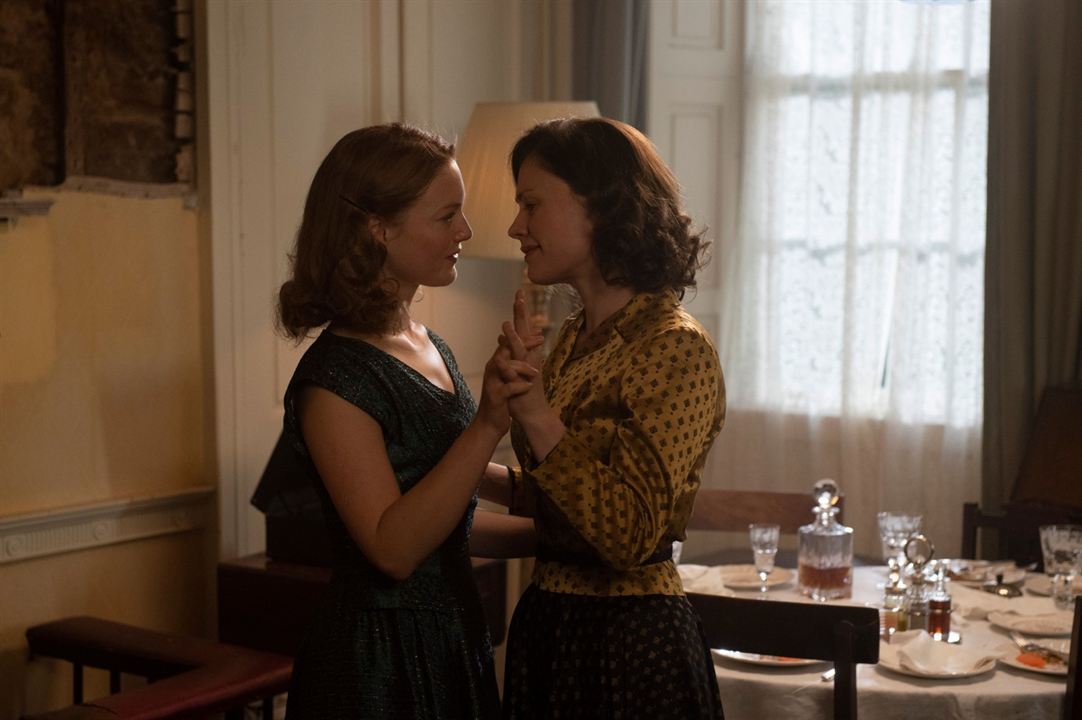 Tell It To The Bees : Photo Anna Paquin, Holliday Grainger