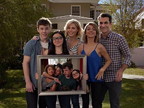 Poster Modern Family saison 7 - Affiche 125 sur 1026 - AlloCiné