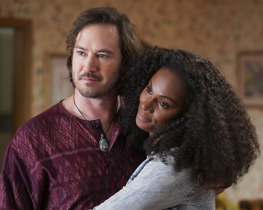 Mixed-ish : Photo Mark-Paul Gosselaar, Tika Sumpter