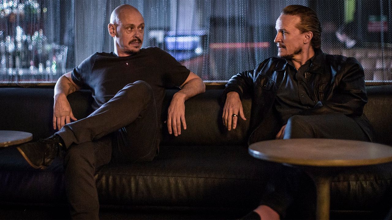 Mr. Inbetween : Affiche