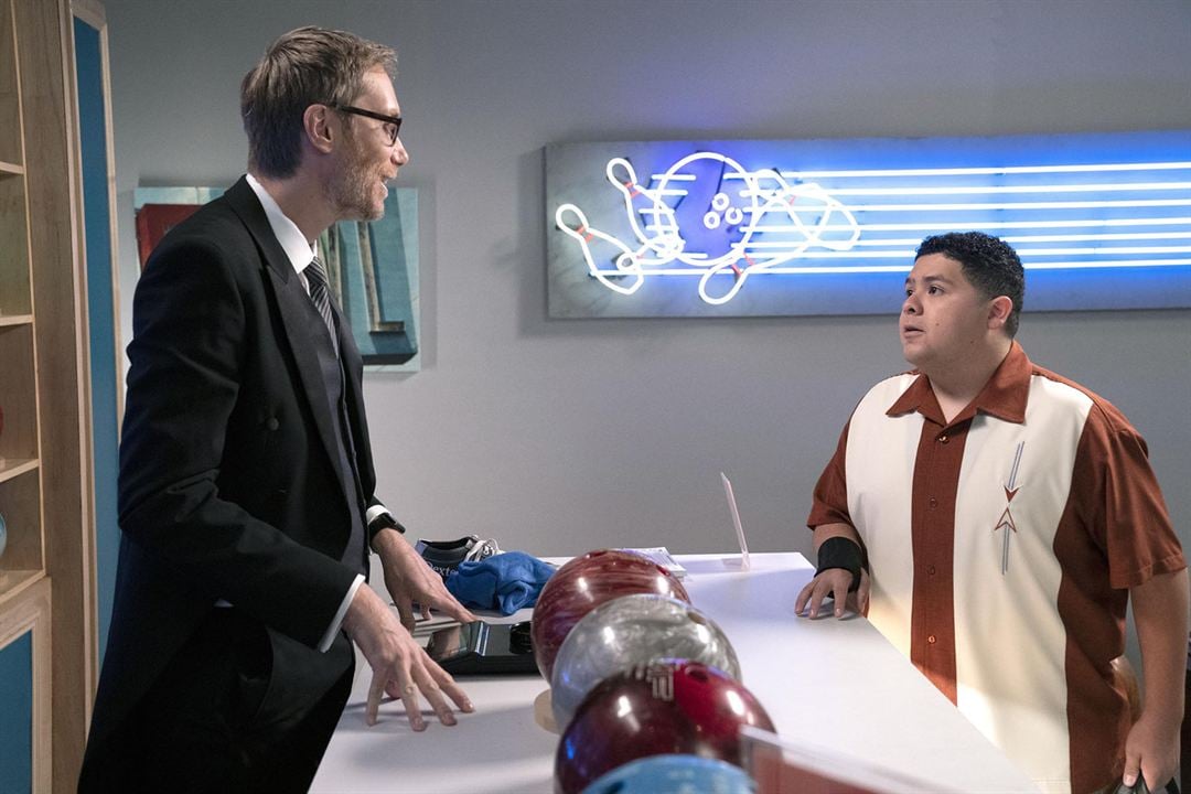 Modern Family : Photo Stephen Merchant, Rico Rodriguez