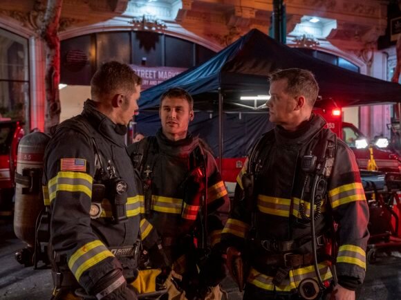 9-1-1 : Photo Ryan Guzman, Peter Krause