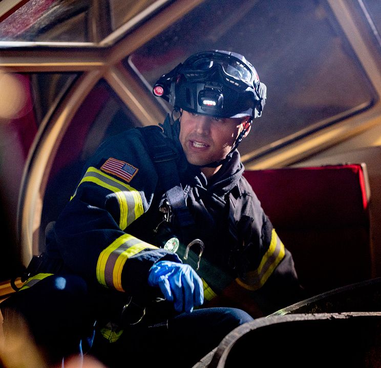 9-1-1 : Photo Ryan Guzman