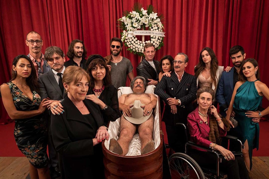 Photo Roberto Mateos, Carmen Ruiz, Salva Reina, Carmen Maura, Javier Coll, Ana Verónica Schultz, Mona Martínez, María de Nati, Michael John Treanor, Ibrahim Al Shami