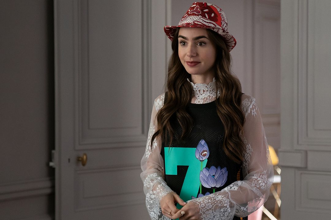 Emily in Paris : Photo Lily Collins
