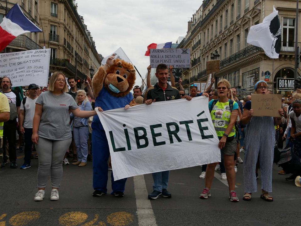 Liberté - Blouses blanches : Photo