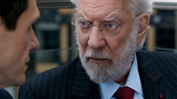 Crossing Lines : Photo Donald Sutherland